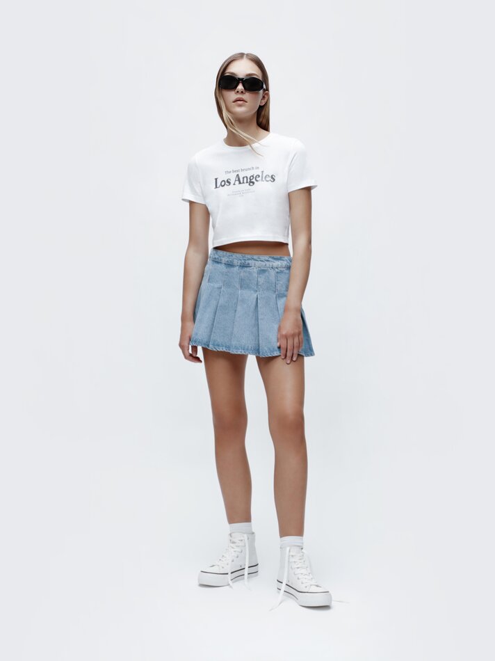 Camiseta cropped com lantejoulas - Branca