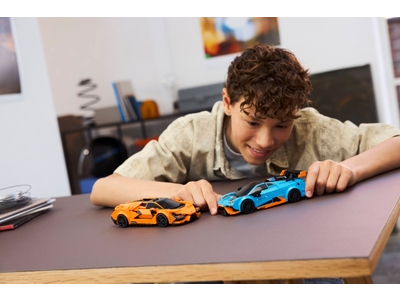 LEGO Lamborghini Revuelto en Huracán STO (77238)