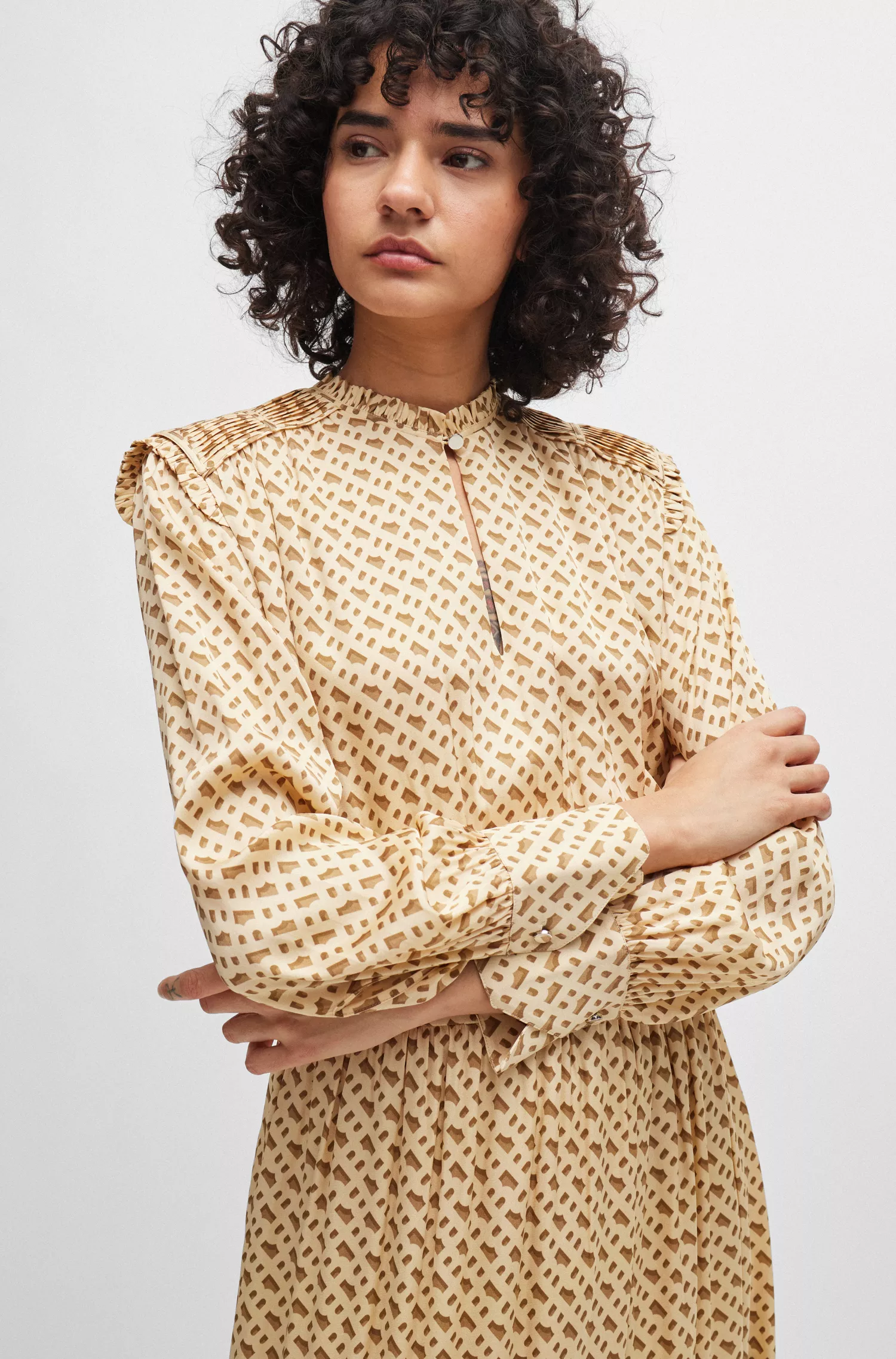 Vestido BOSS em mistura de seda preta com estampa de monograma