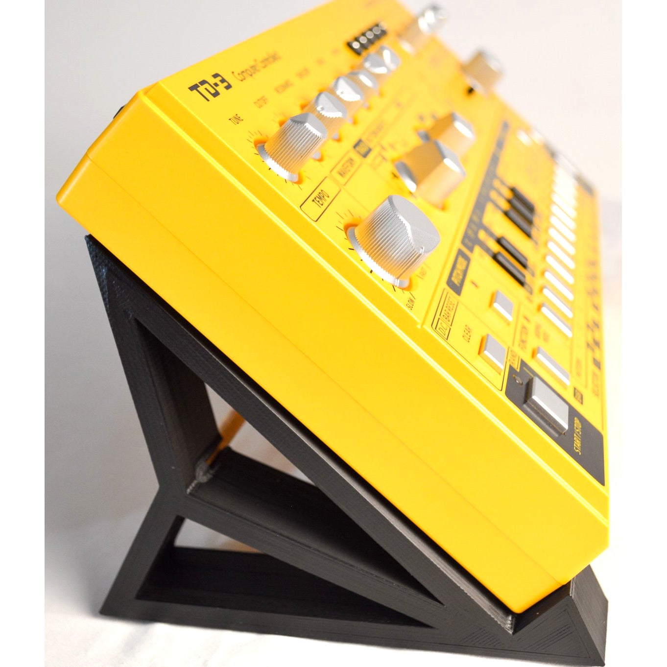 Coverup desktop statief voor Behringer TD3