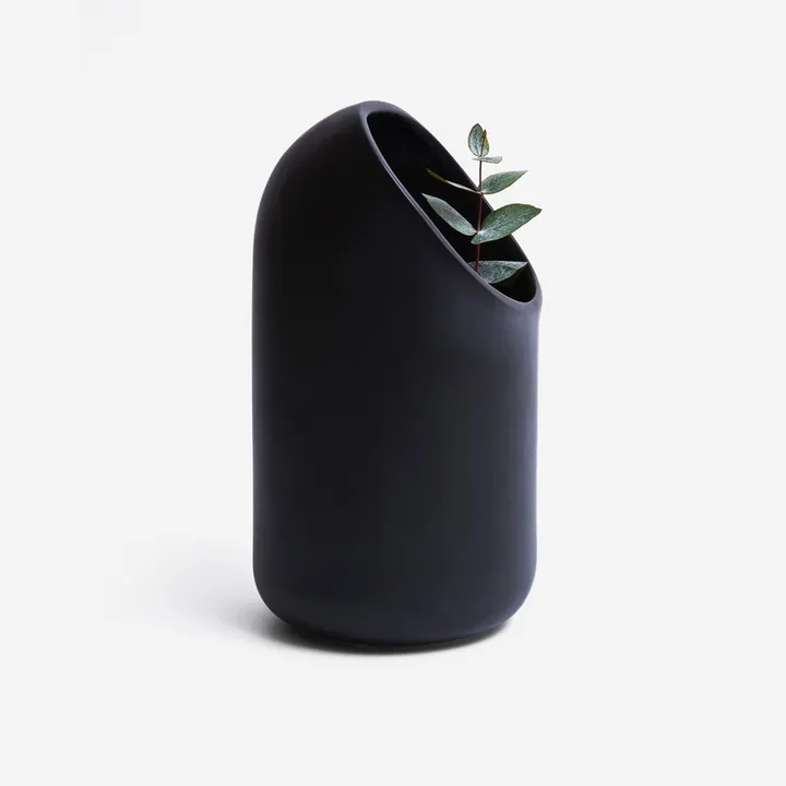 Moustache Vase en céramique Ô, Ionna Vautrin | Noir