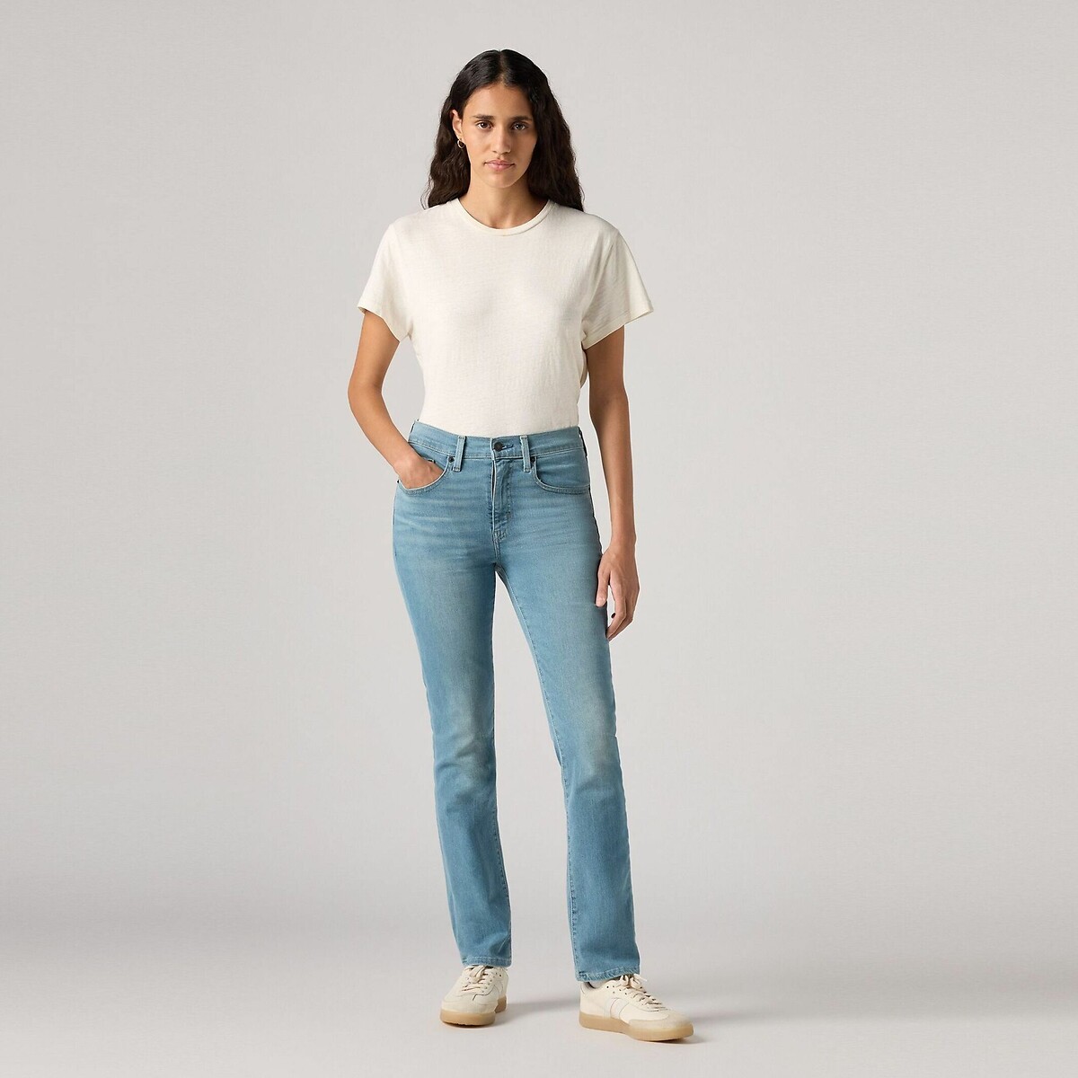 Calça jeans Levi's 724 de cintura alta e corte reto.
