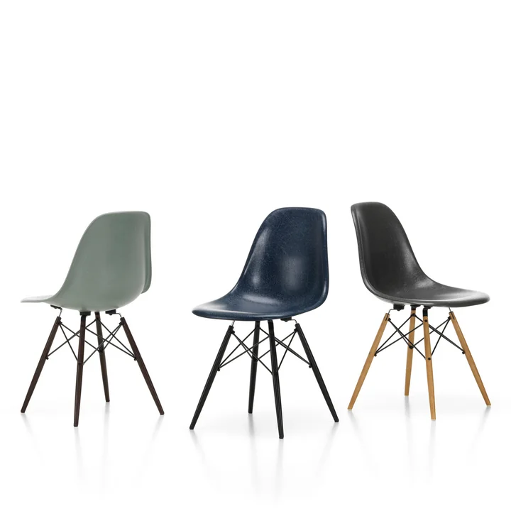 Vitra - Eames Fiberglass Side Chair DSW, Ahorn schwarz / Eames raw umber (Filzgleiter basic dark)