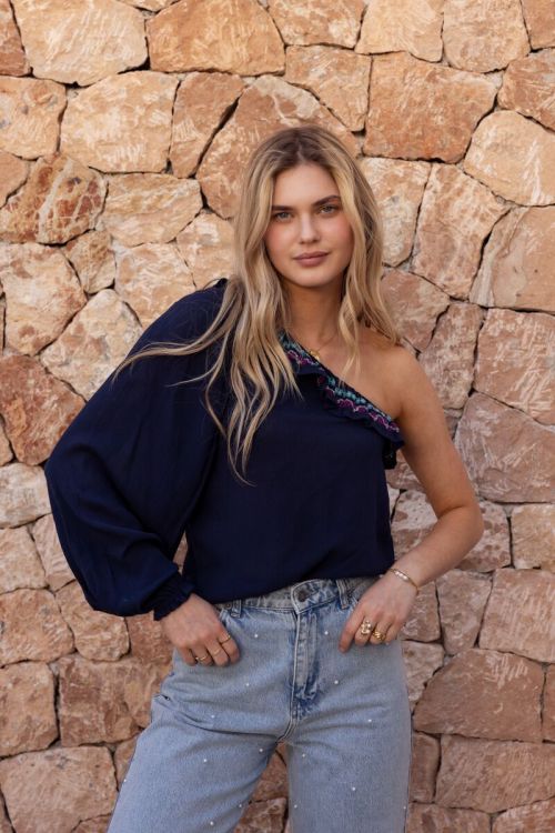 Donkerblauwe one-shoulder top met multikleur embroidery