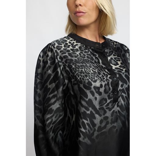 2-Biz Sole Bluse, Black Leo, XL