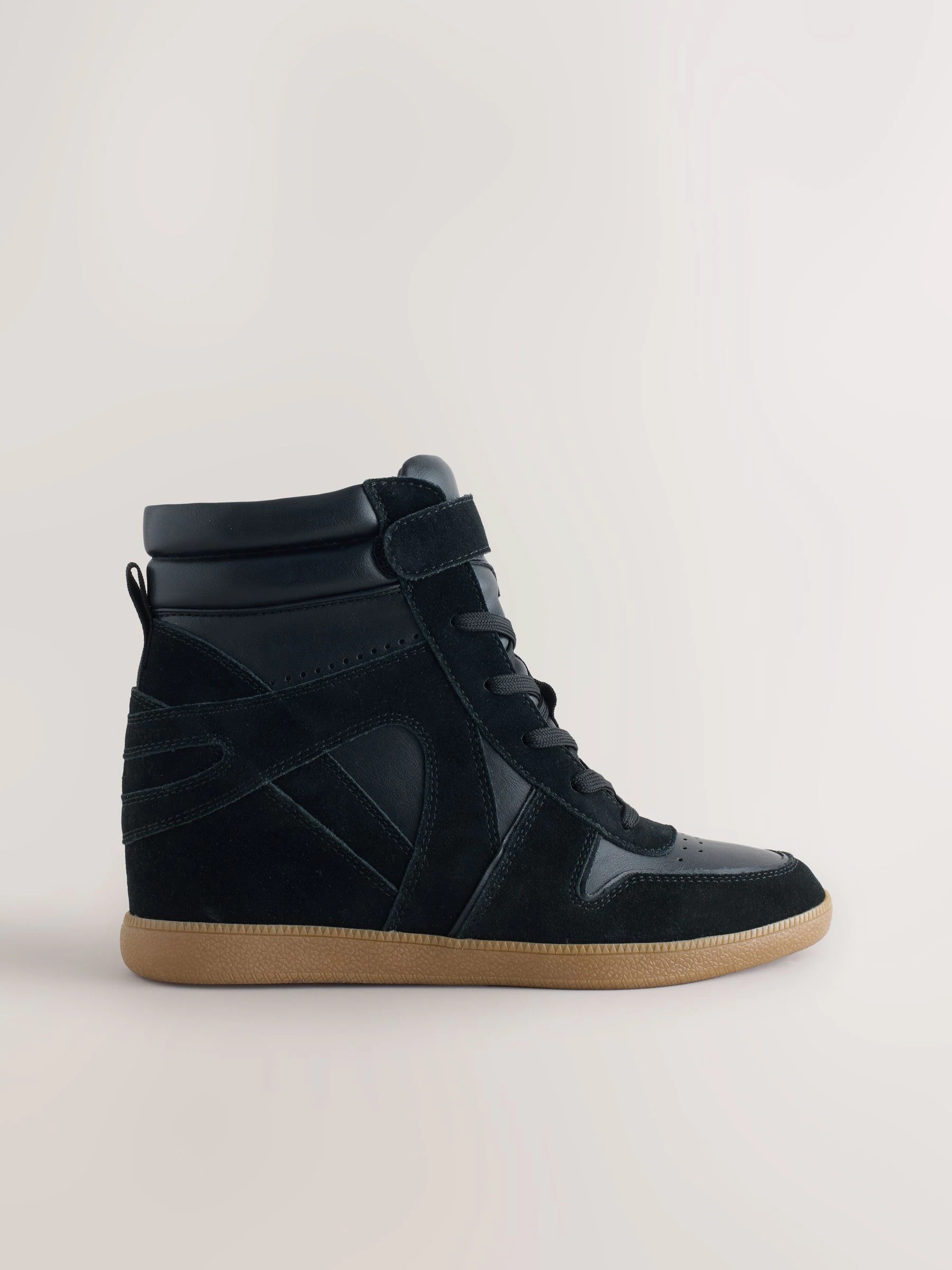 Zwart suède - Forever Comfort® sneakers met sleehak en veters