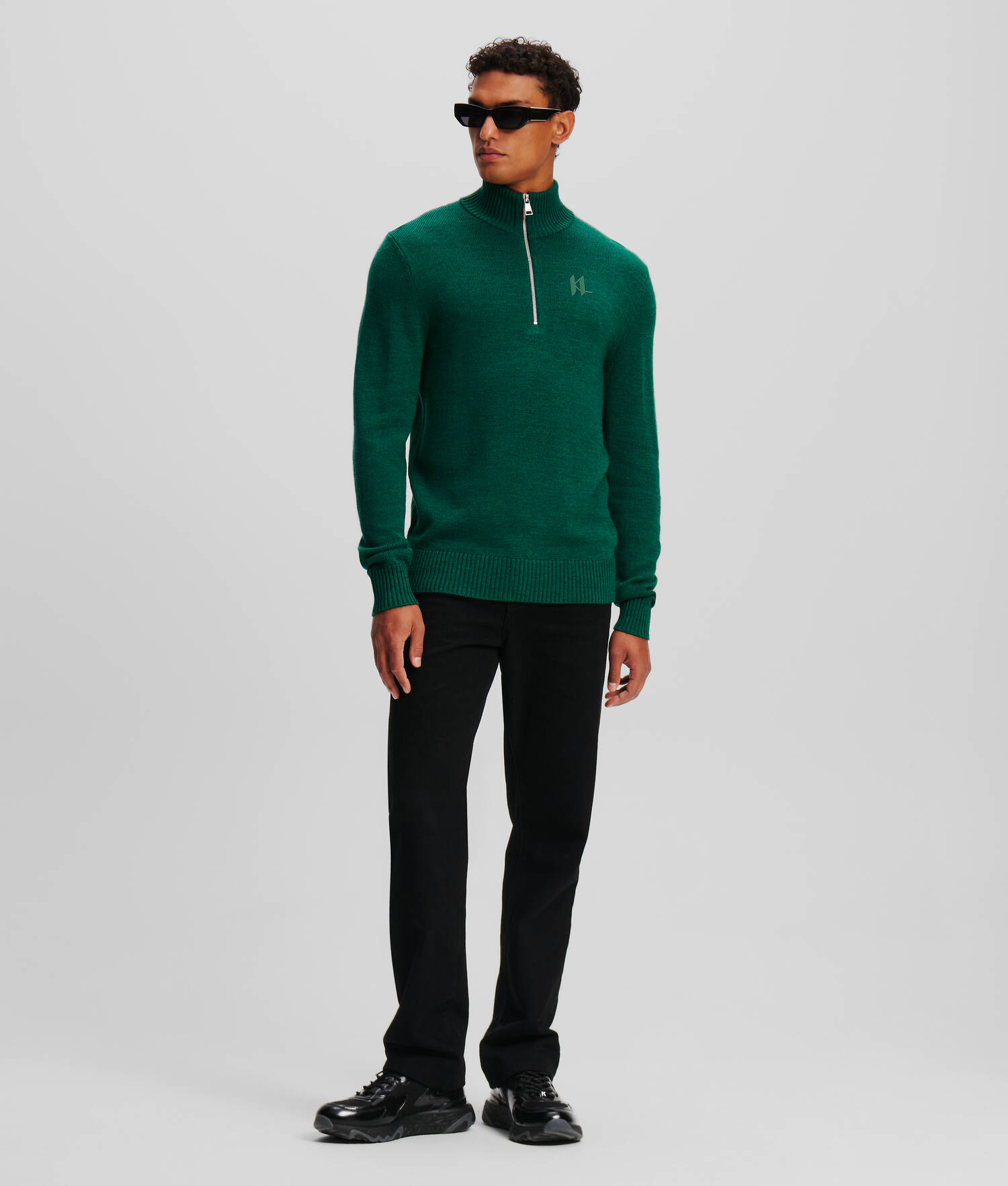PULL À COL ROULÉ AVEC DEMI-ZIP