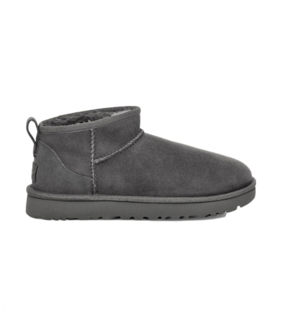 Botas de cano curto UGG Classic Ultra Mini em couro, cinza
