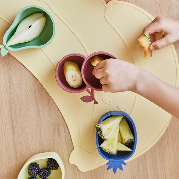OYOY - Snackschalen, Ananas & Apfel, blau / light rubber (2er-Set)