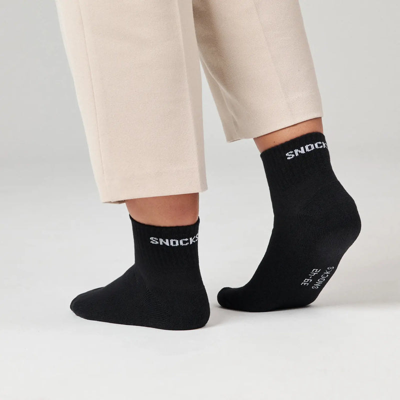 Retro Sneaker Socken aus Bio-Baumwolle Schwarz (SNOCKS)