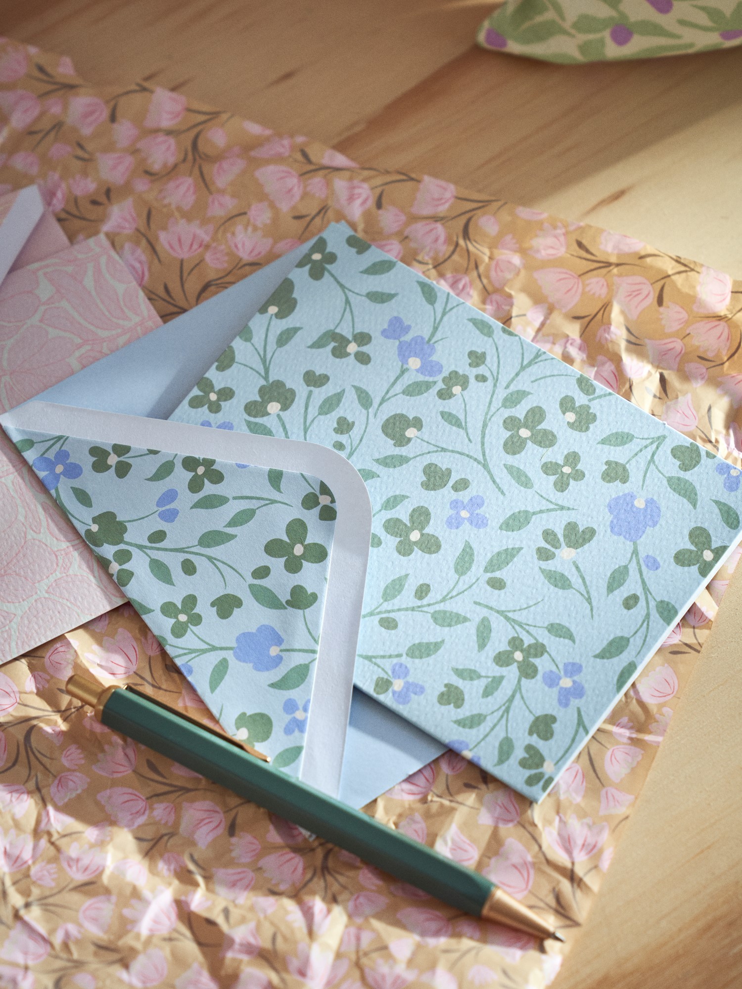 Kort med konvolut | Papir. 11,4 x 16,2 cm. | Misty Blue, Green