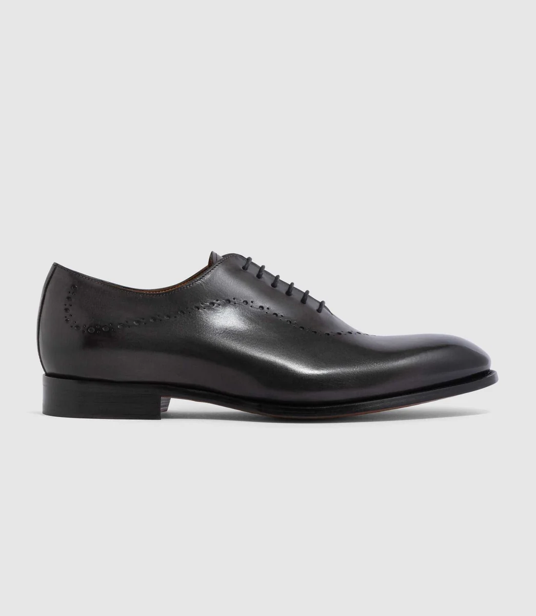 Chaussure coutures cuir grises 