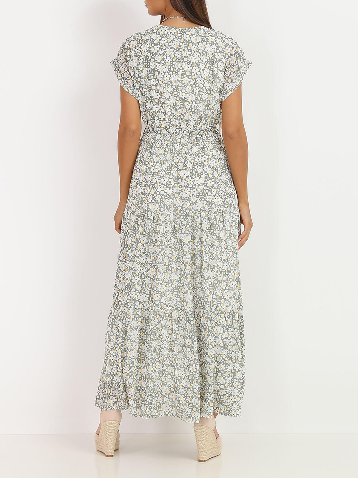Robe longue à fleurs et détails- Vert clair