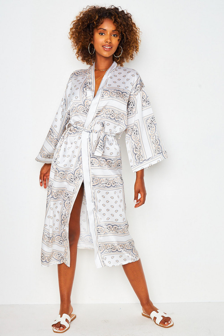 Kimono ceinturé blanc imprimé foulard