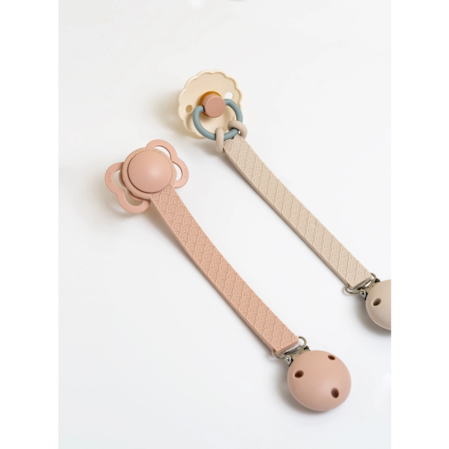 the cotton cloud Schnullerkette Scallop aus Silikon, Ballerina