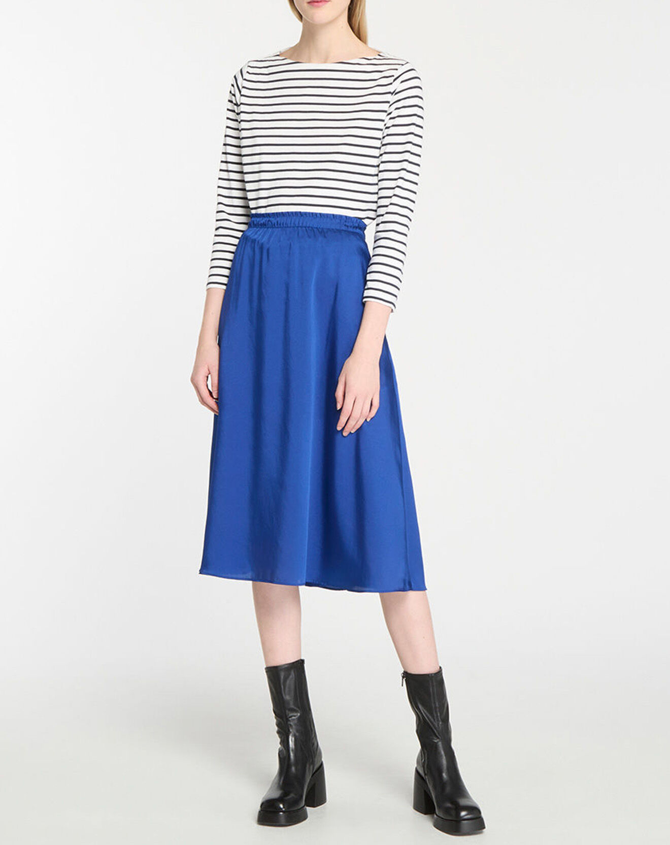Galeries Lafayette Jupe mi-longue en Satin Roll bleue
