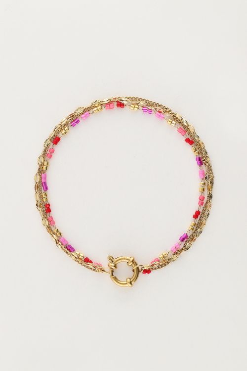 Driedubbele armband met rode en roze kralen