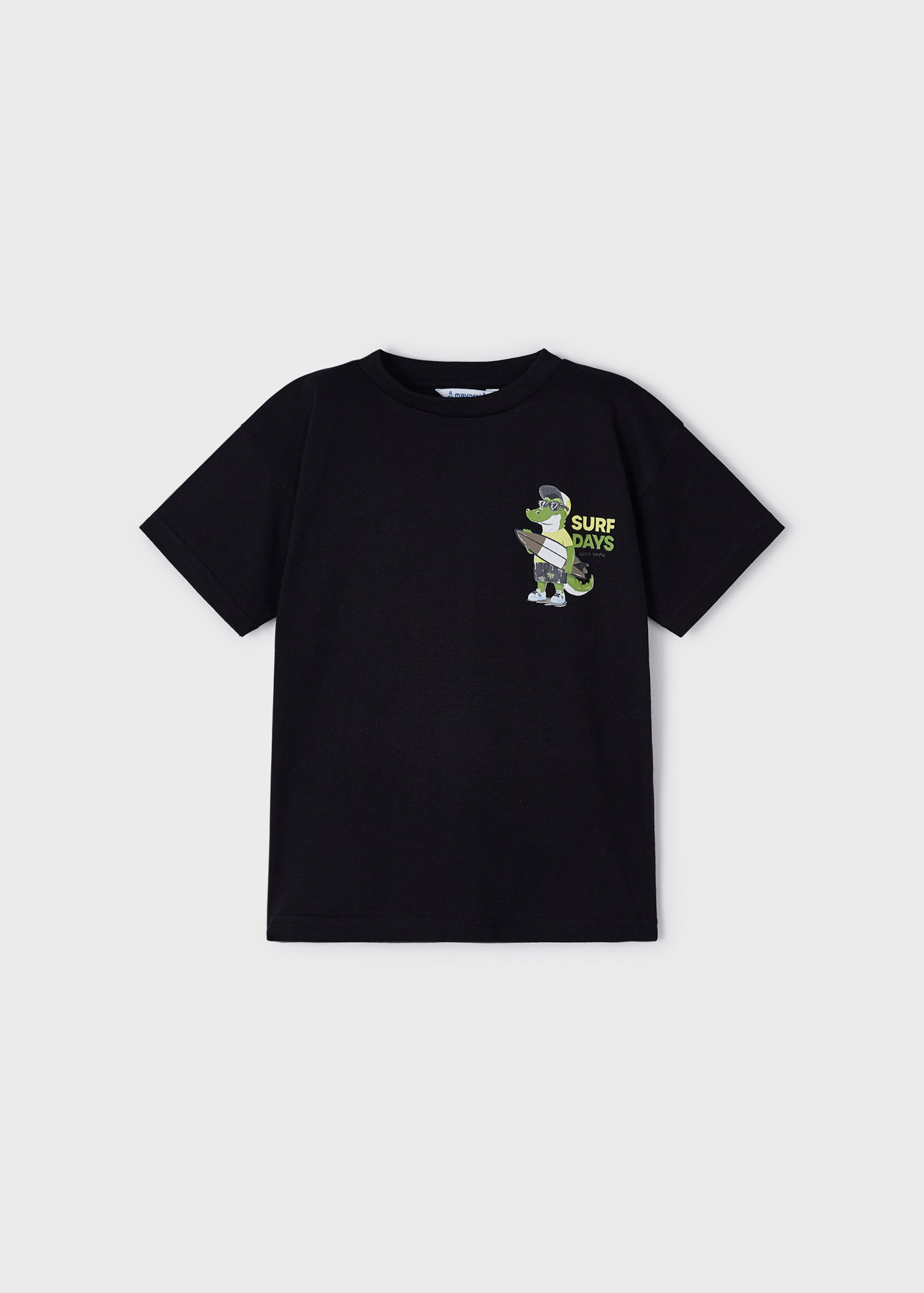 Camiseta infantil masculina em algodão sustentável com estampa.