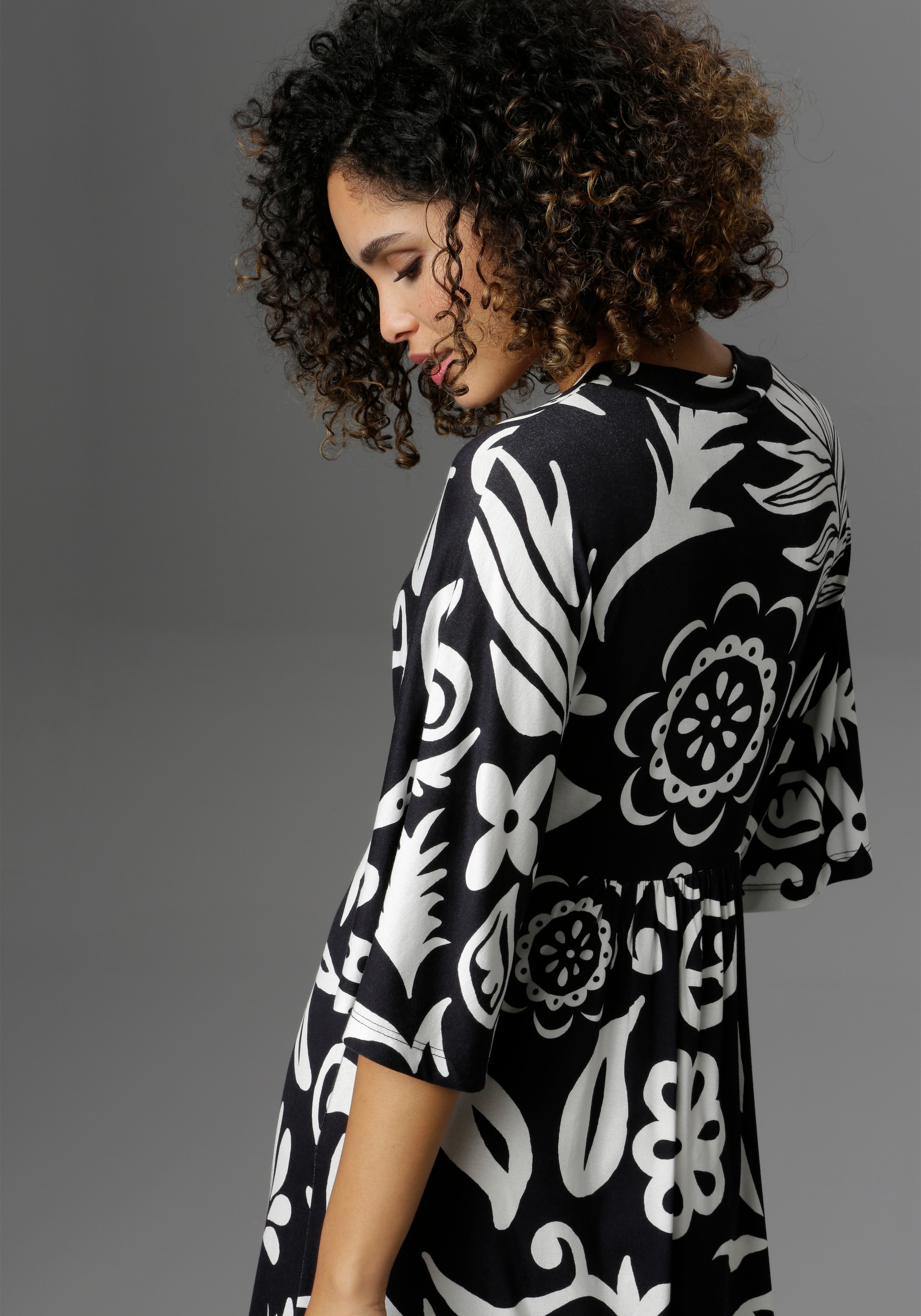 Aniston SELECTED Maxikleid mit weiten, 3/4-langen Ärmeln
