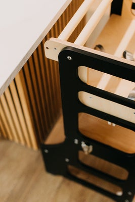 Duck Woodworks 3-i-1 Sammenleggbar Læringstårn med Matstol, Svart