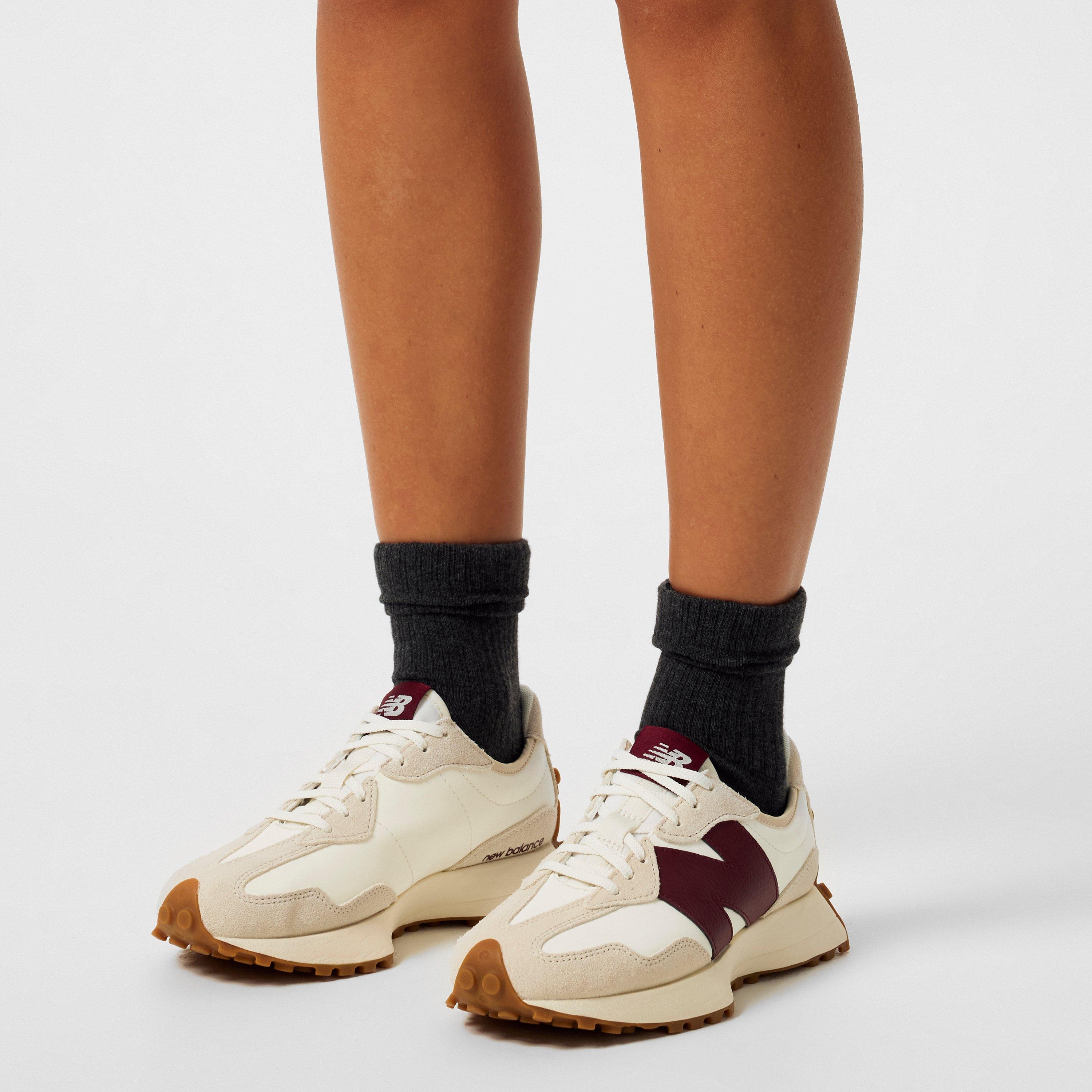 New Balance 327