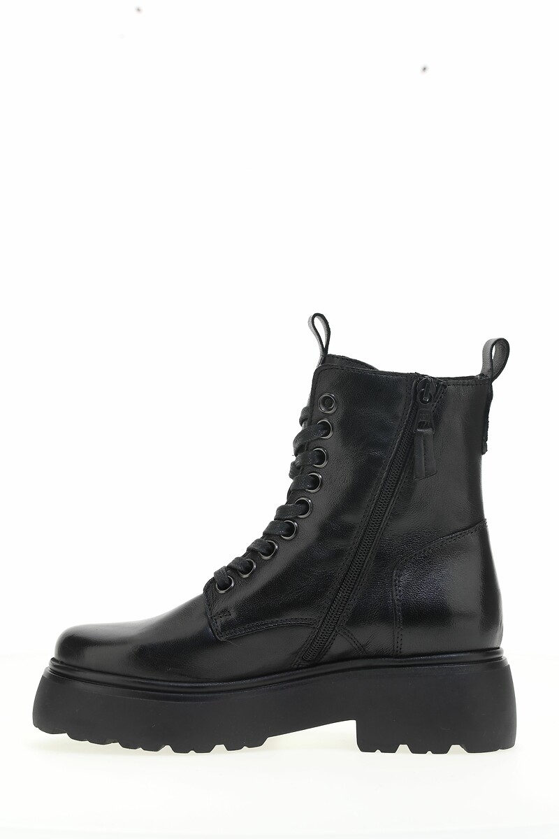 MJUS<br>Botas de couro com cadarços
