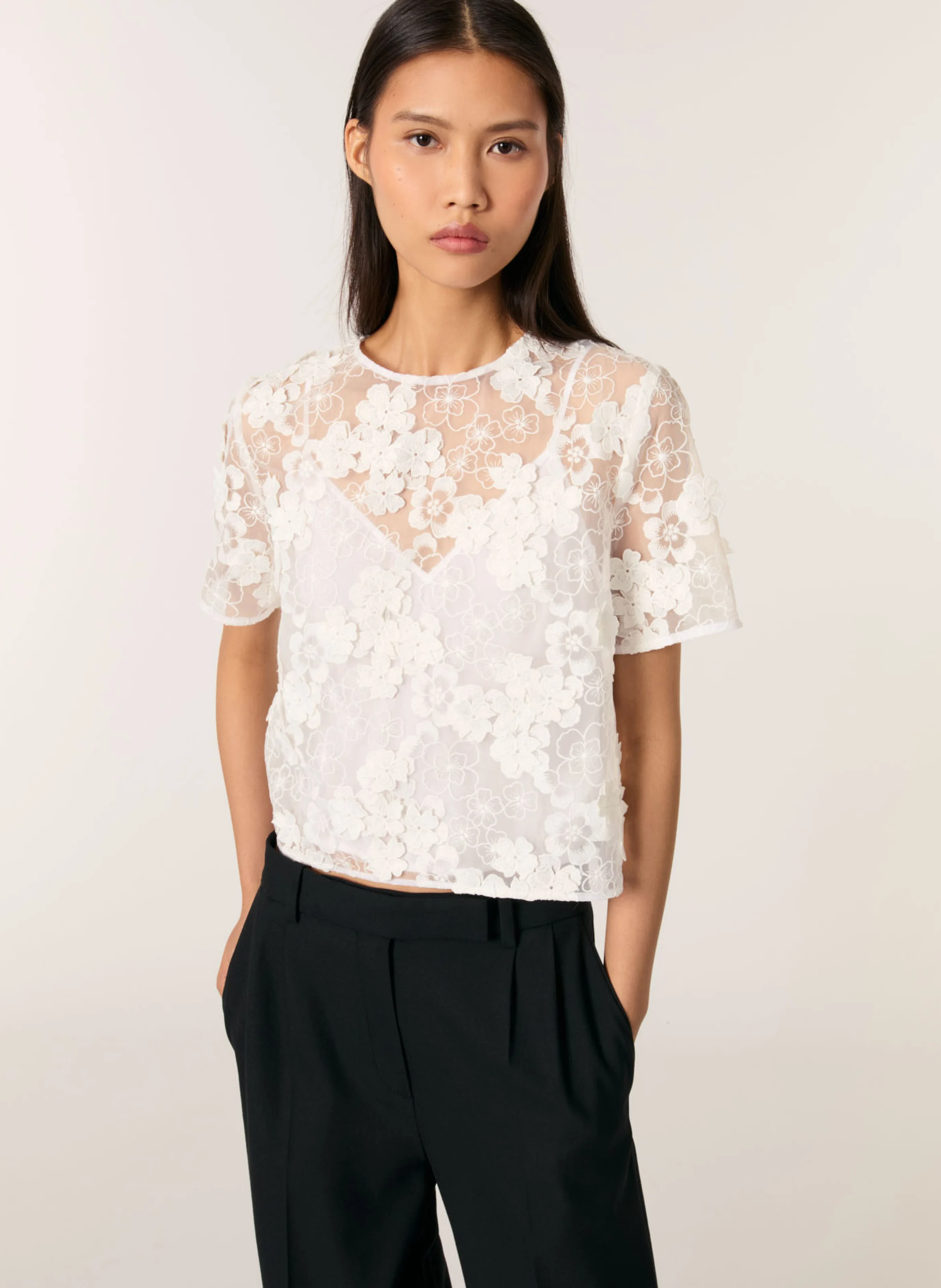 Top manches courtes à broderies fleuries | Blanc