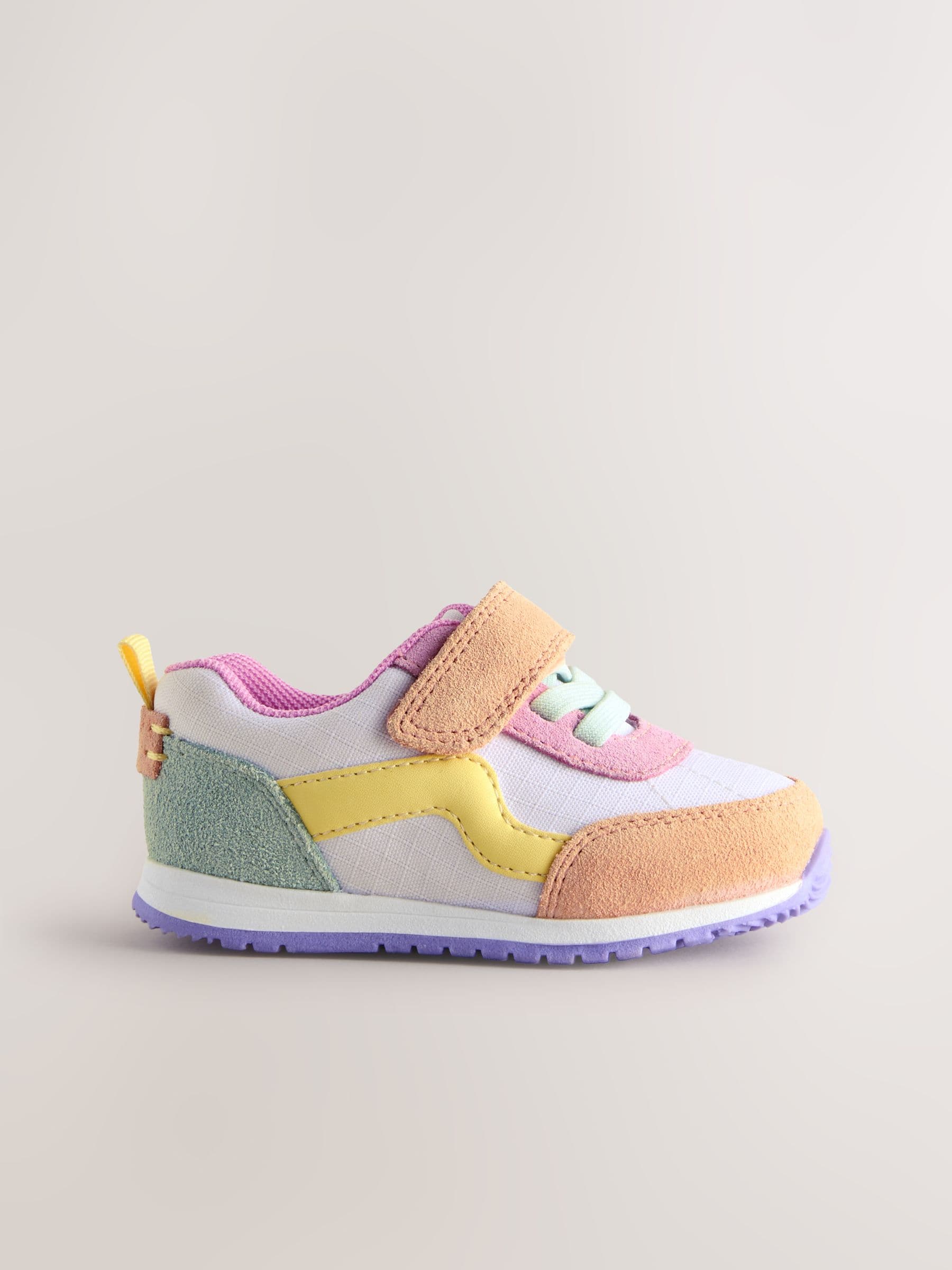 Met verschillende kleurvlakken - Eerste loopschoentjes: sneakers