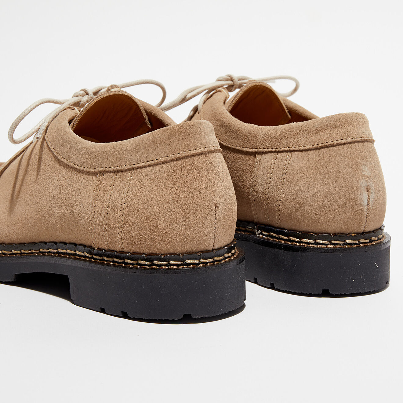 Apologie Studio Derbies en Velours de Cuir Loretta beiges