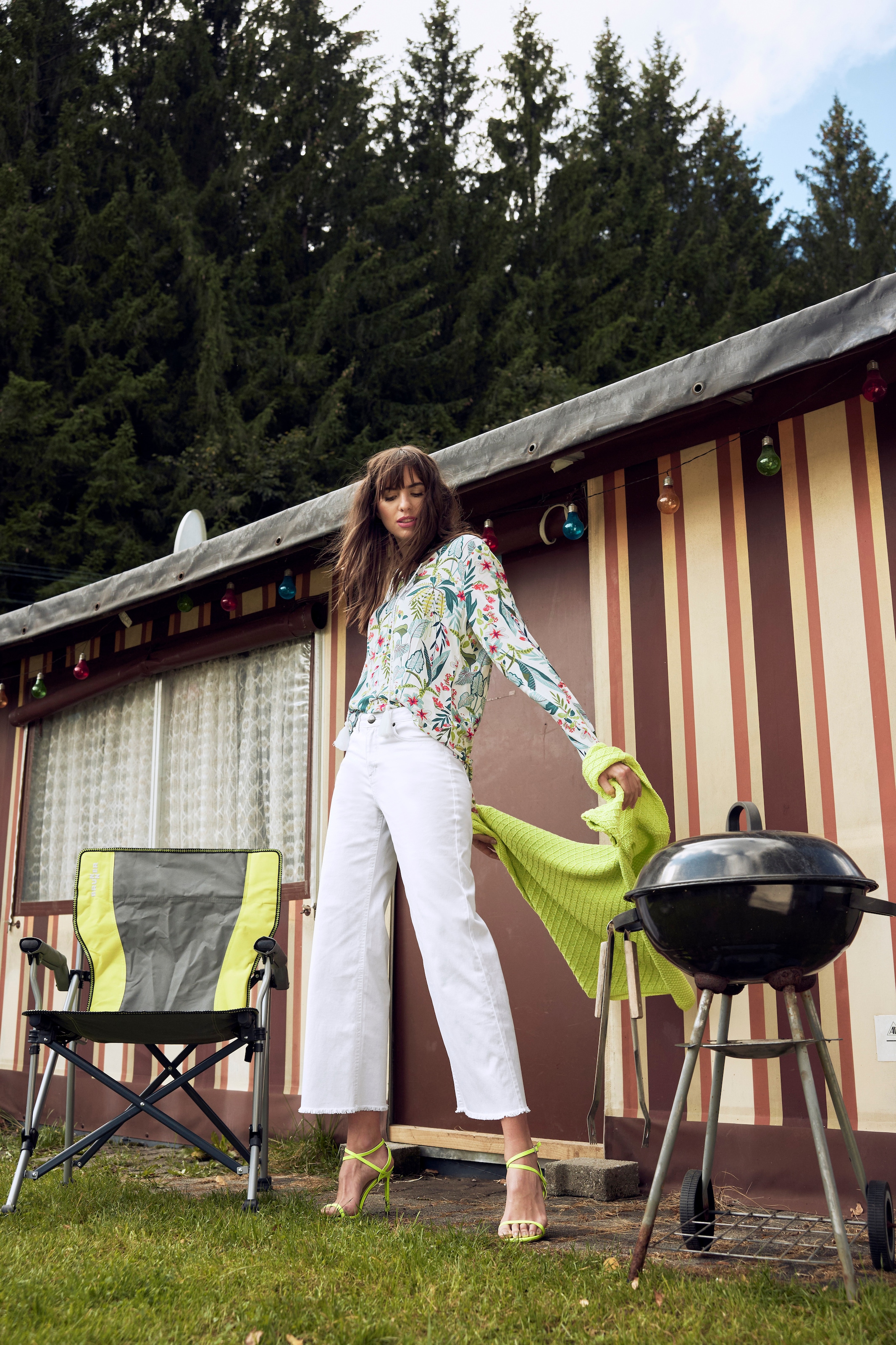 Aniston CASUAL Schlupfbluse , mit Blüten und Blättern bedruckt