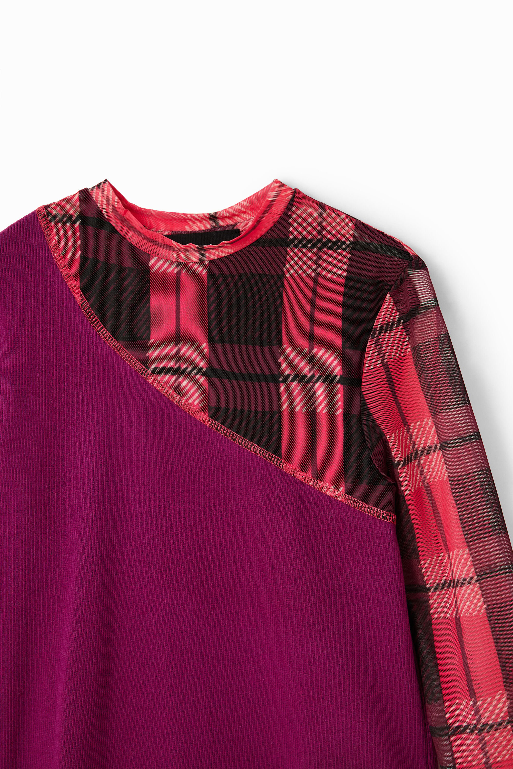 camiseta com aplique de tule canelado