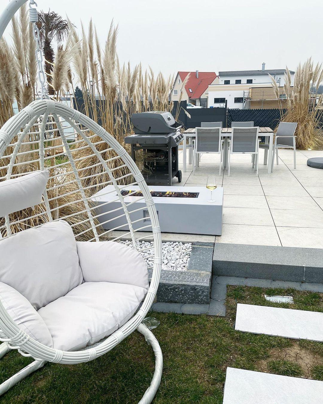 Hangstoel met standaard FANO PE rotan Wit