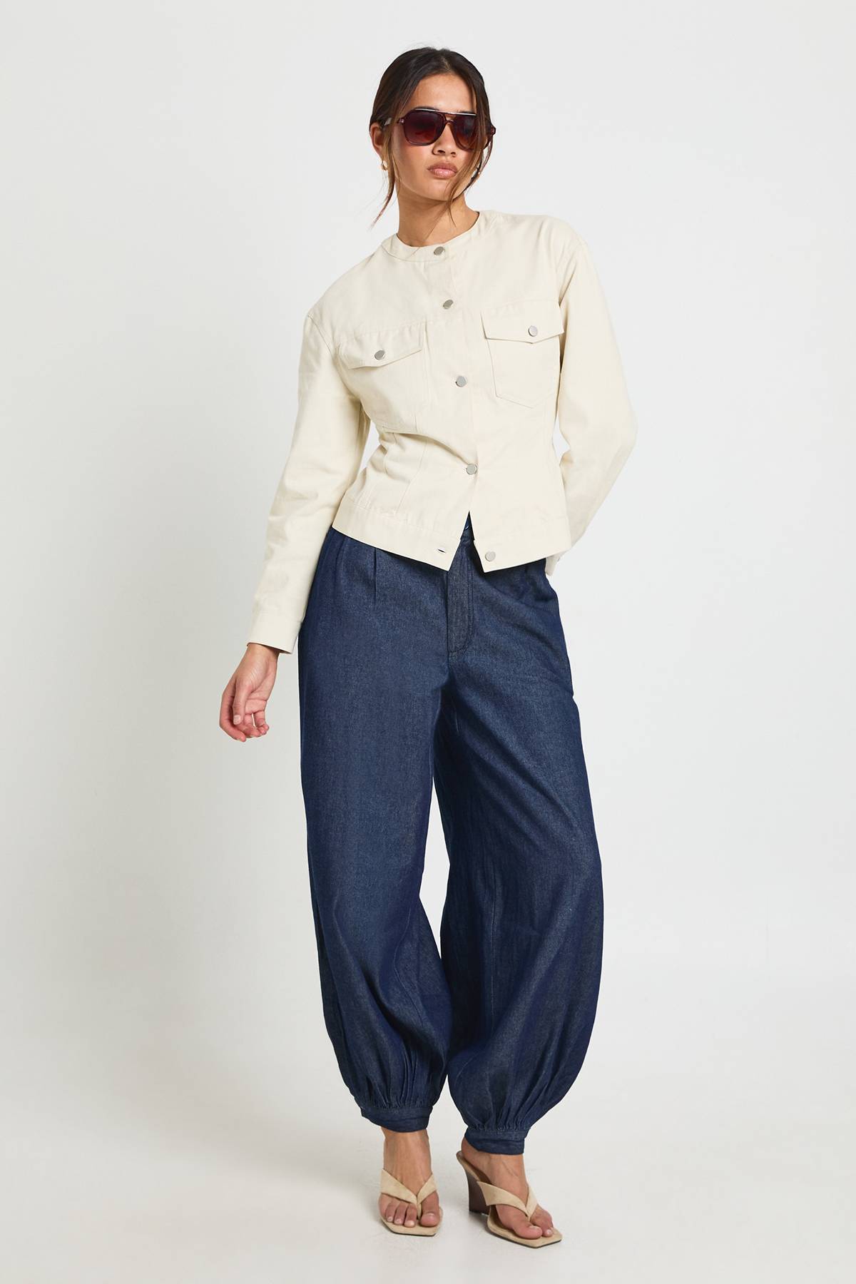 boohoo Chemise Cintrée En Sergé Sans Col