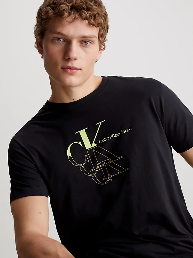 Camiseta com monograma
