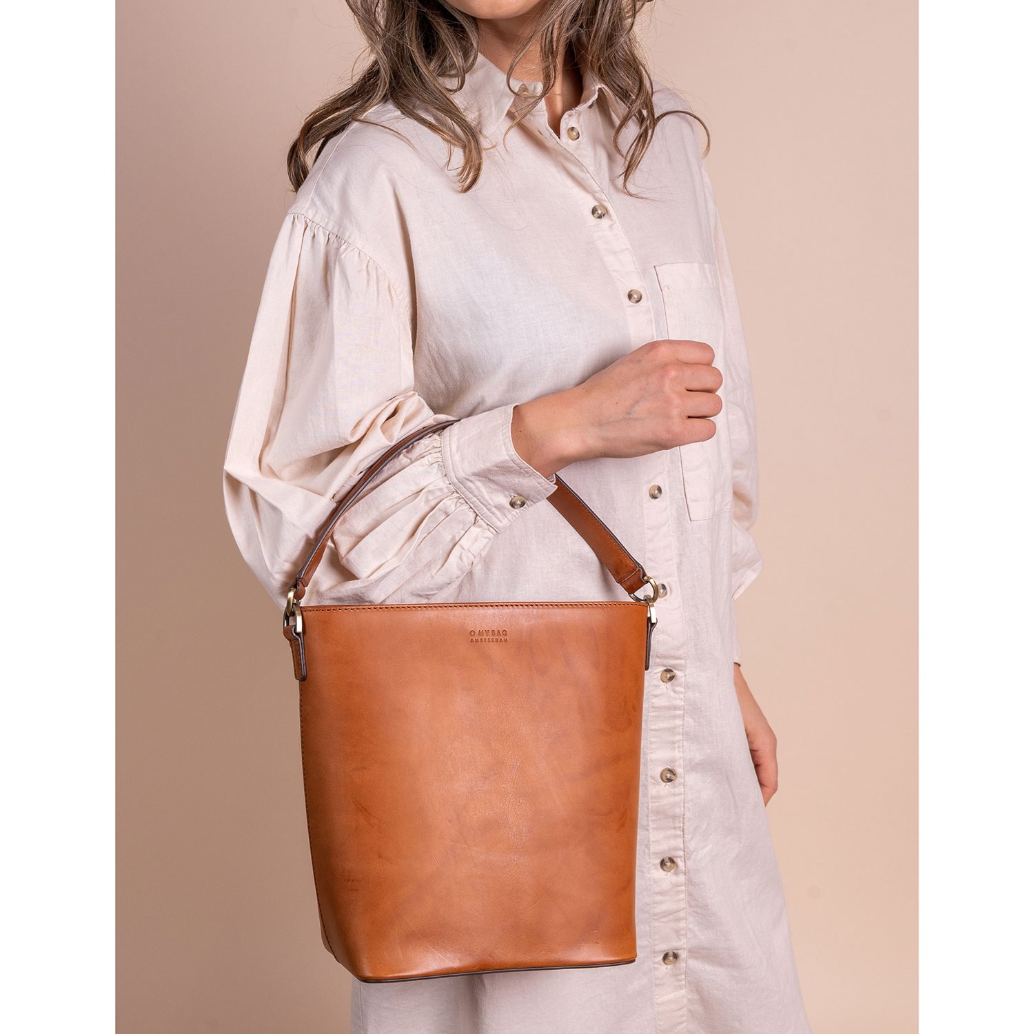 O My Bag Bobbi Bucket Bag Maxi cognac