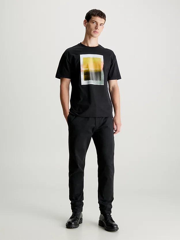 Camiseta com estampa gráfica