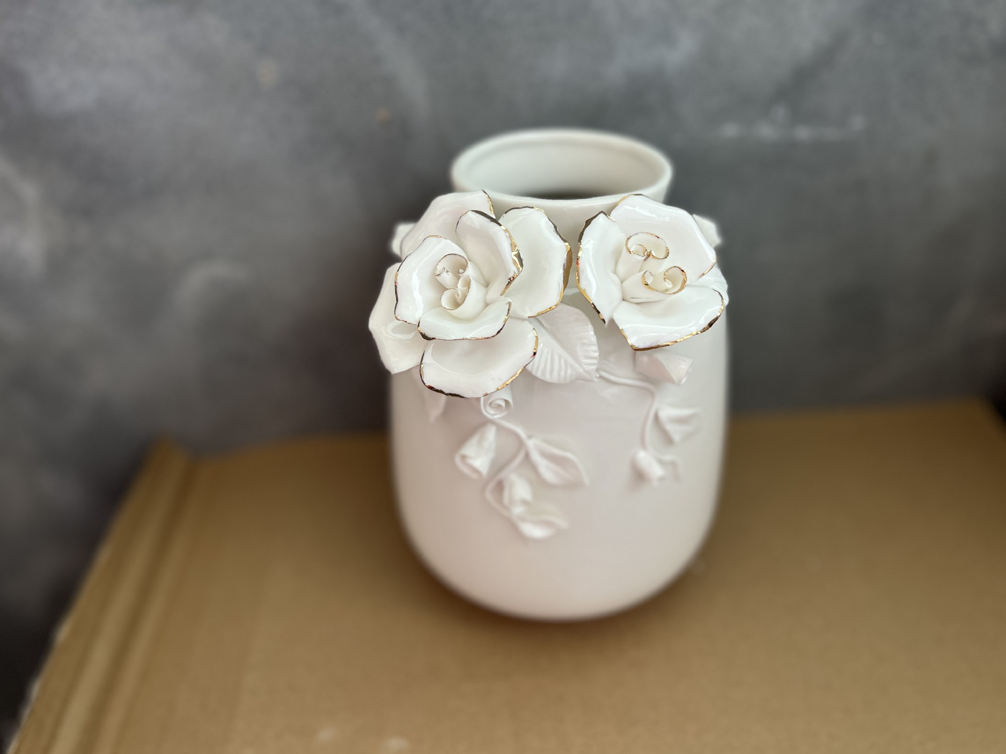 Porzellan-Vase 'Pierette', weiß, vergoldet, H 17,8 cm, B 13,6 cm, L 15 cm von fischer's lagerhaus