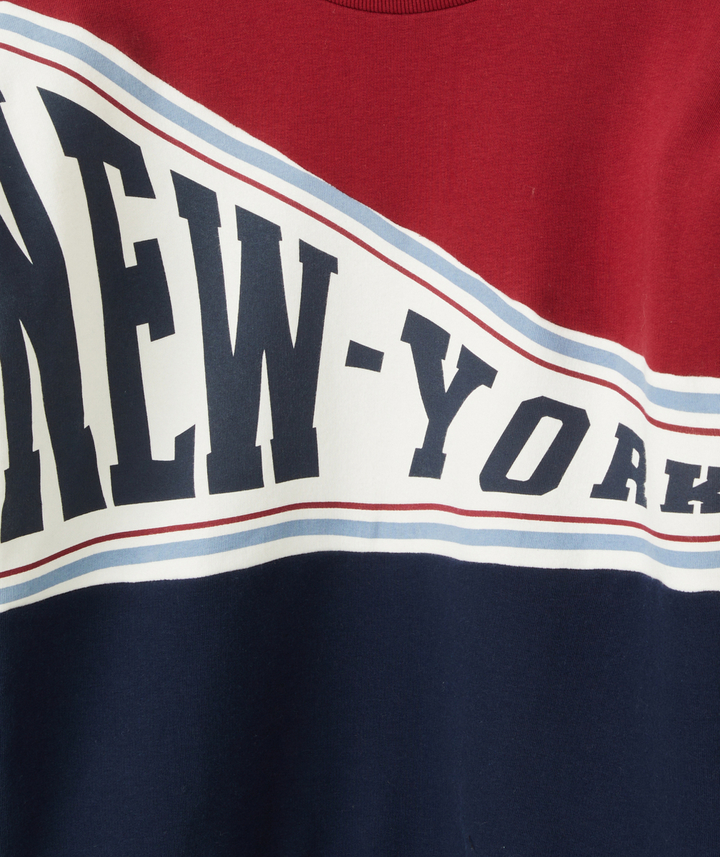 SWEAT FILLE EN FIBRES RECYCLÉES BLEU ET ROUGE AVEC MESSAGE NEW YORK