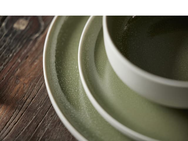 Studio Round Middagstallerken Matte white/Shiny moss