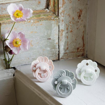 Elodie Binky Bloom Smokk Newborn, Vanilla White
