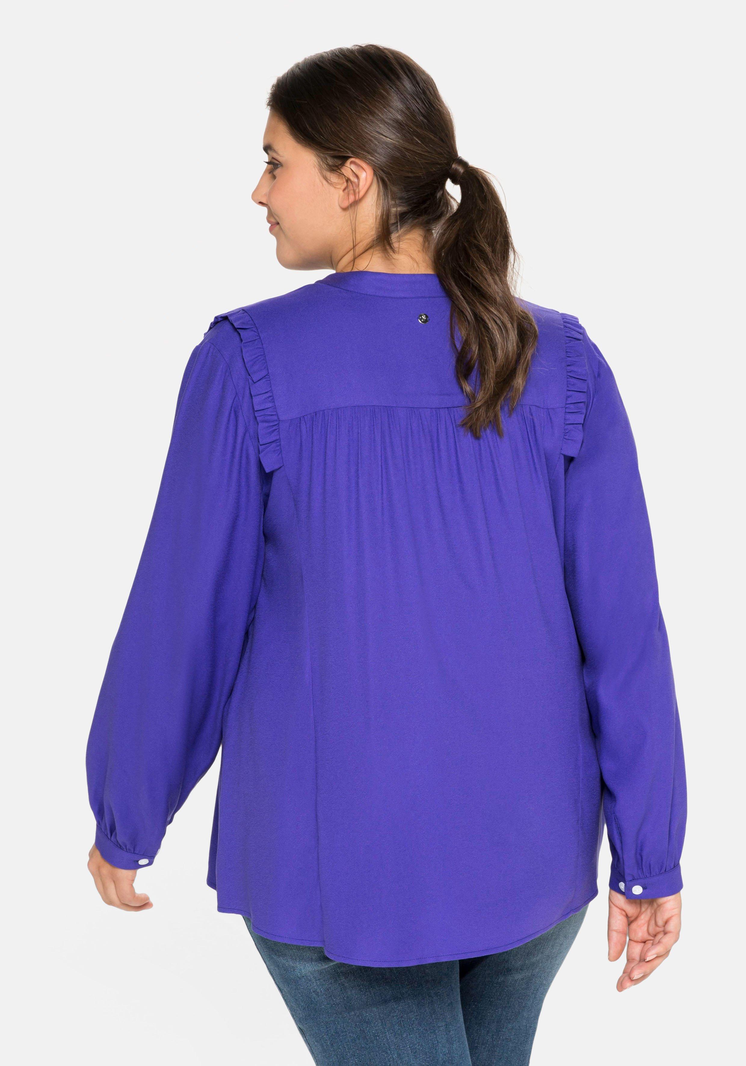 Bluse mit Rüschen und V-Ausschnitt, aus Viskose-Crêpe