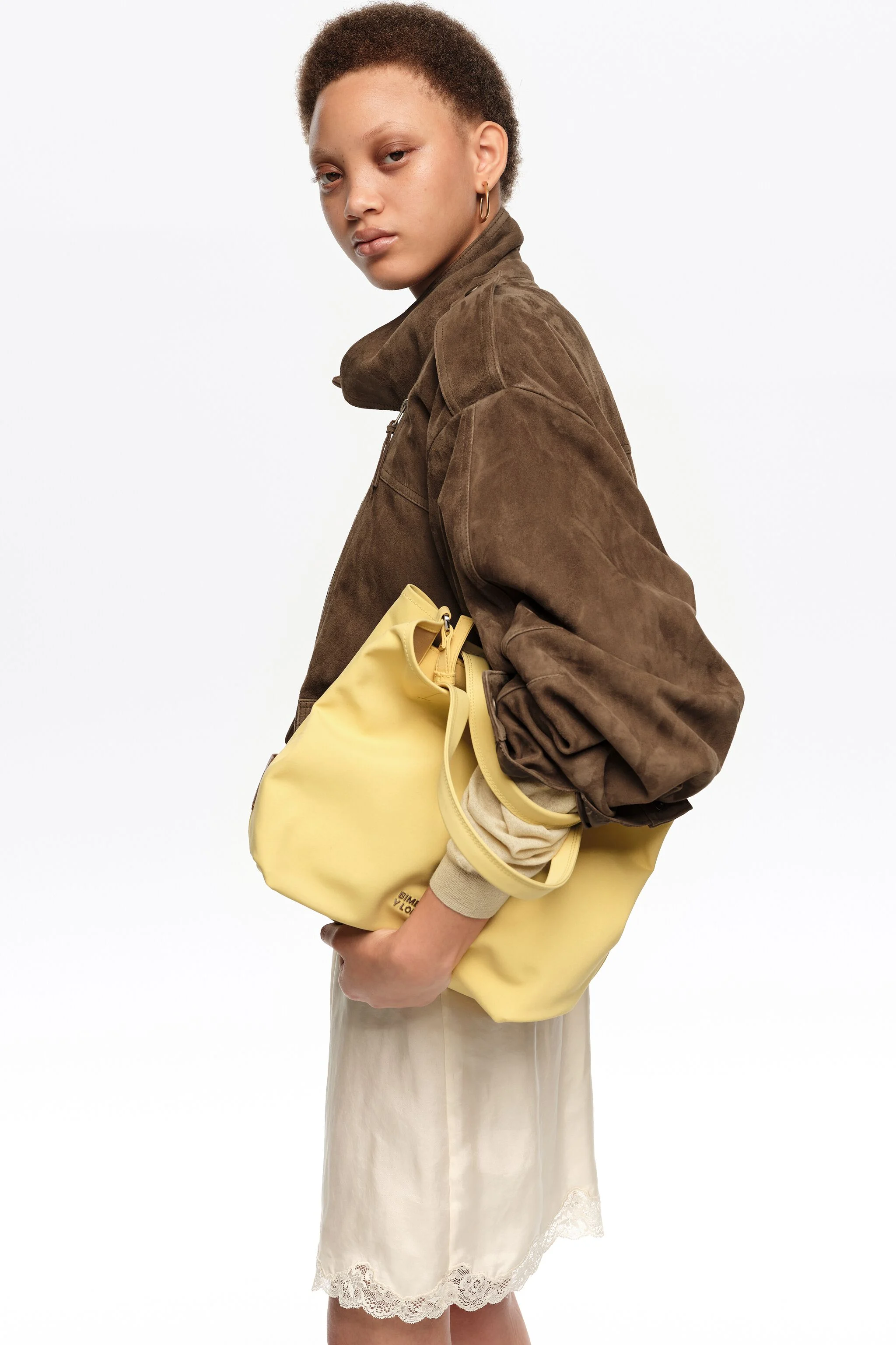 Bolsa grande de tecido com estampa de banana e estampa de Chihuahua.