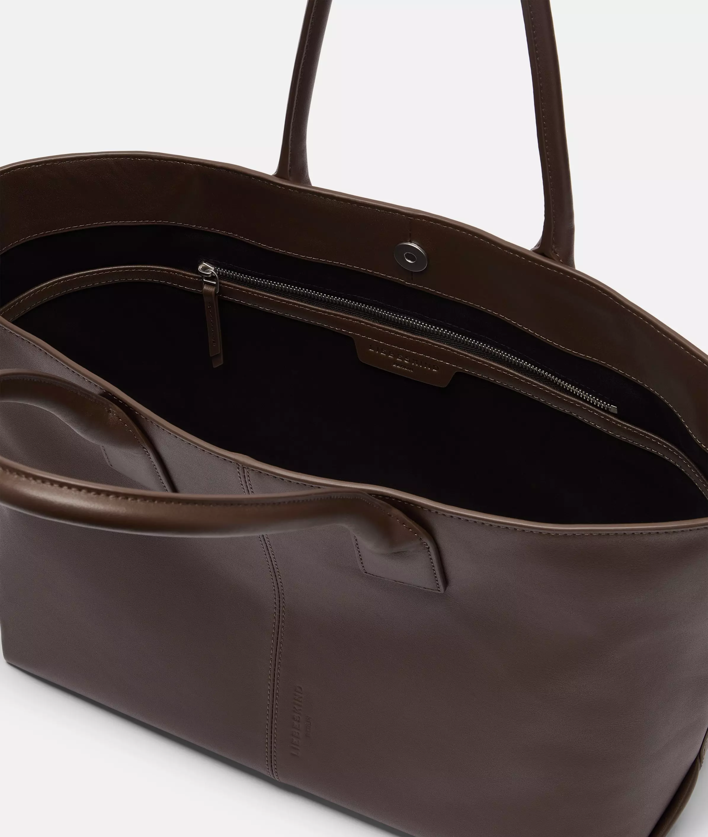 Chelsea Shopper M Spacious shopper made of soft leather