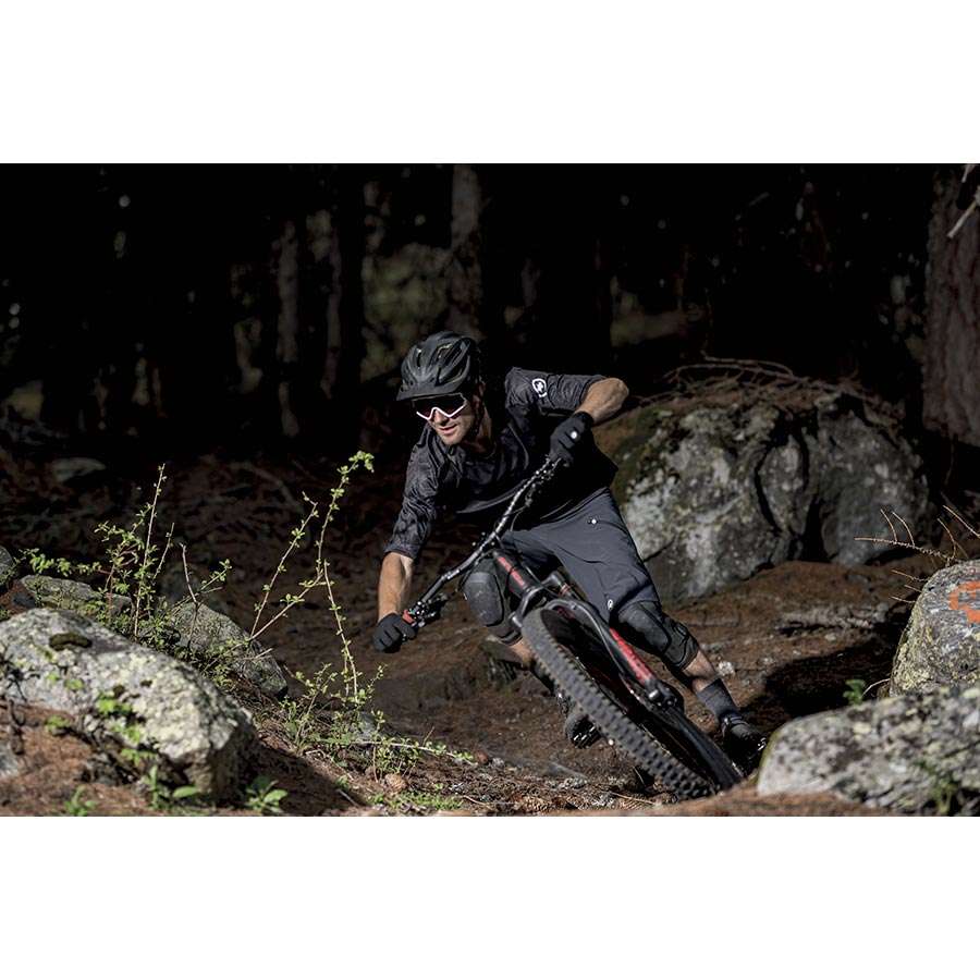 Assos Trail MTB Fietsshirt Korte Mouwen Zwart Heren
