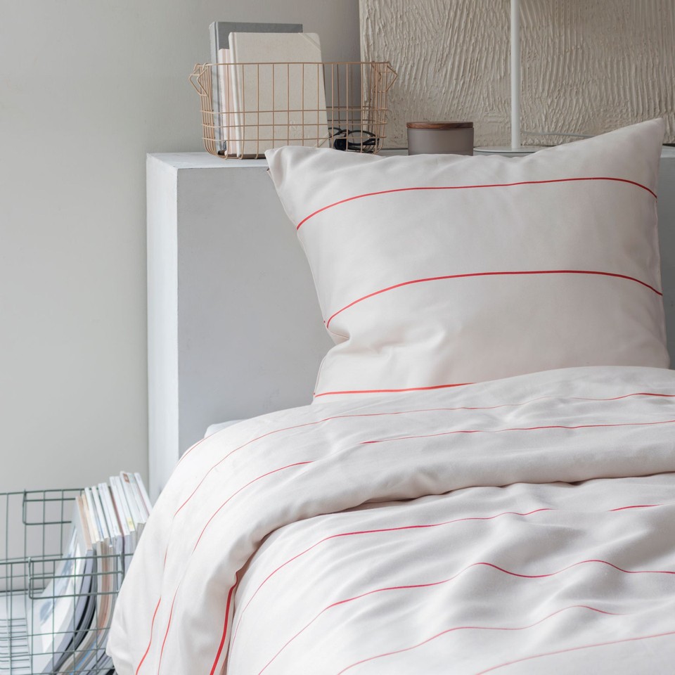 Mette Ditmer - ALIGN Organic Bedding 140 x 200 cm - Bright red
