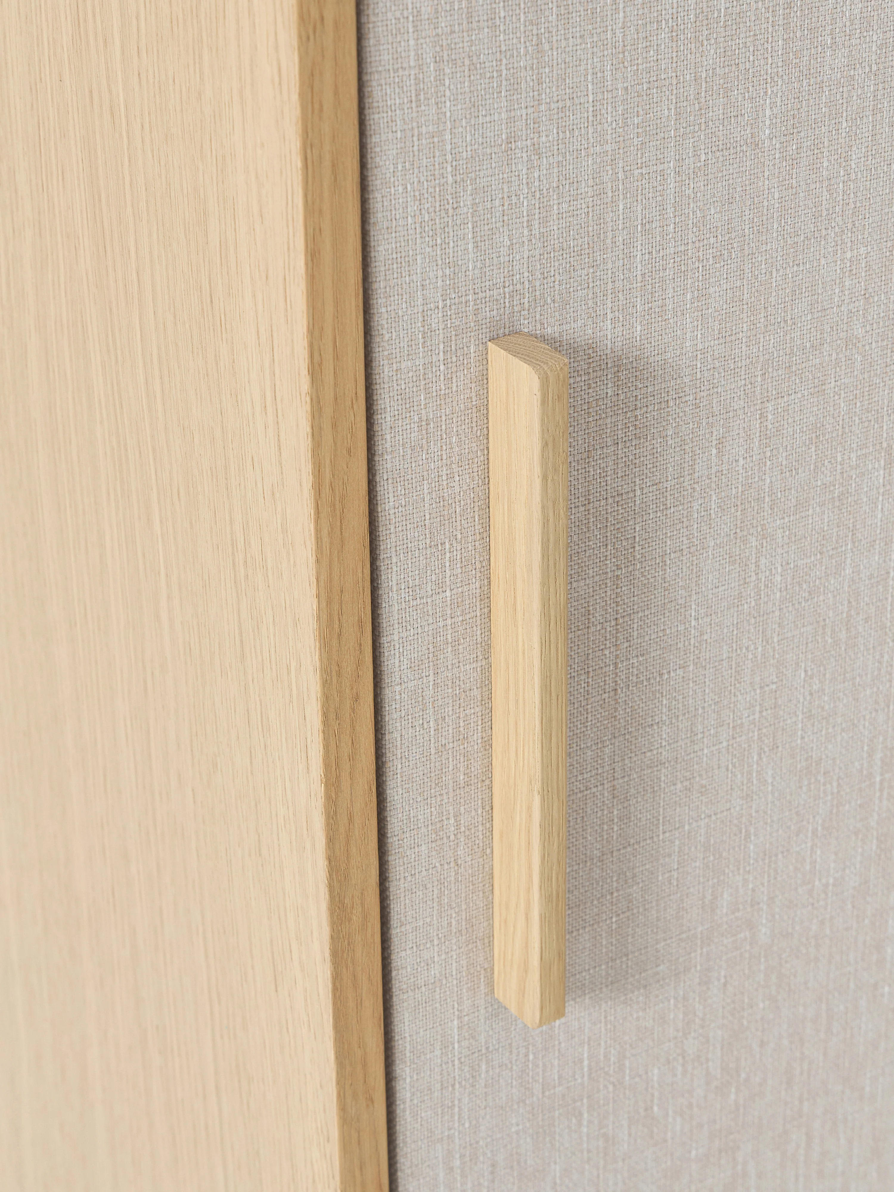 Houten dressoir Wisp met gestoffeerde voorkant