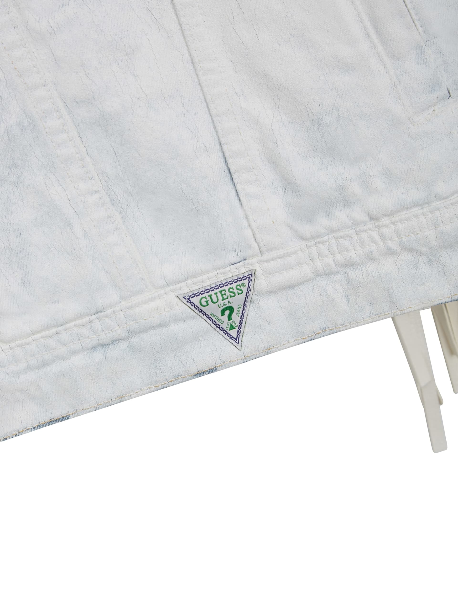 Jaqueta jeans com franjas pintadas