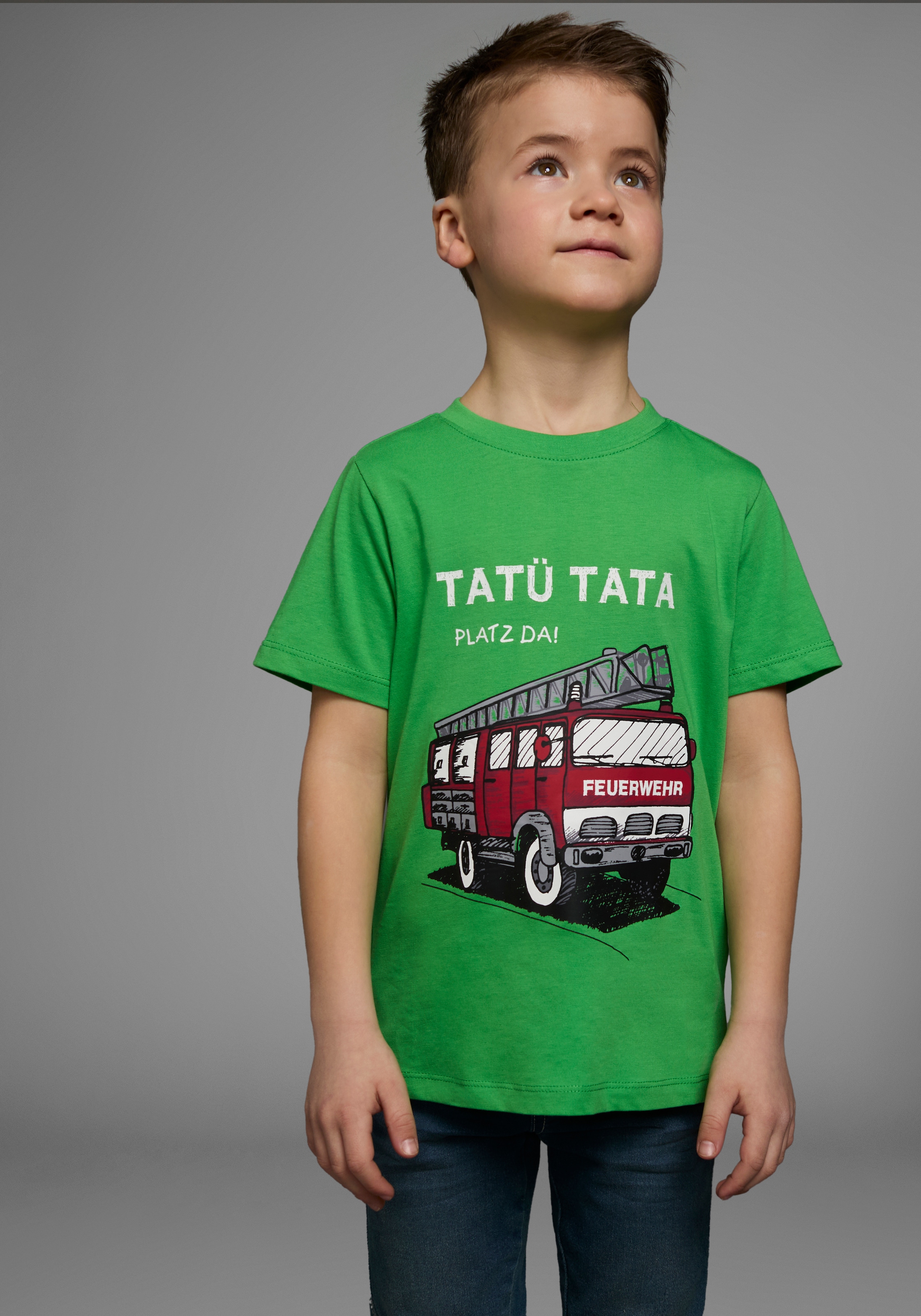 KIDSWORLD T-Shirt »Feuerwehr-Druck: PLATZ DA«, Kurzarm,  basic geschnitten,  mit coolen Statements