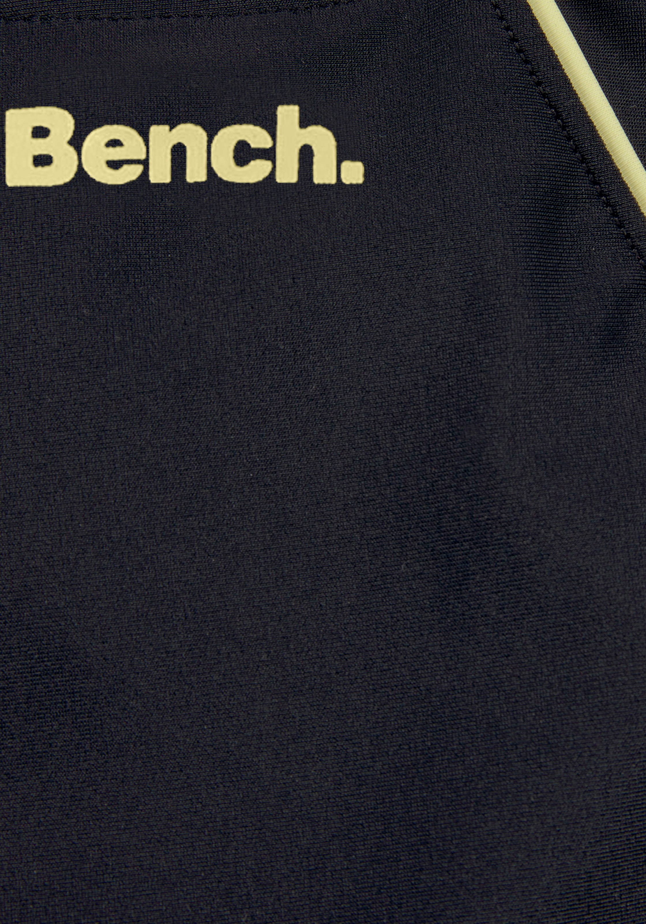 Bench. Badeanzug , mit kontrastfarbenen Einsätzen
