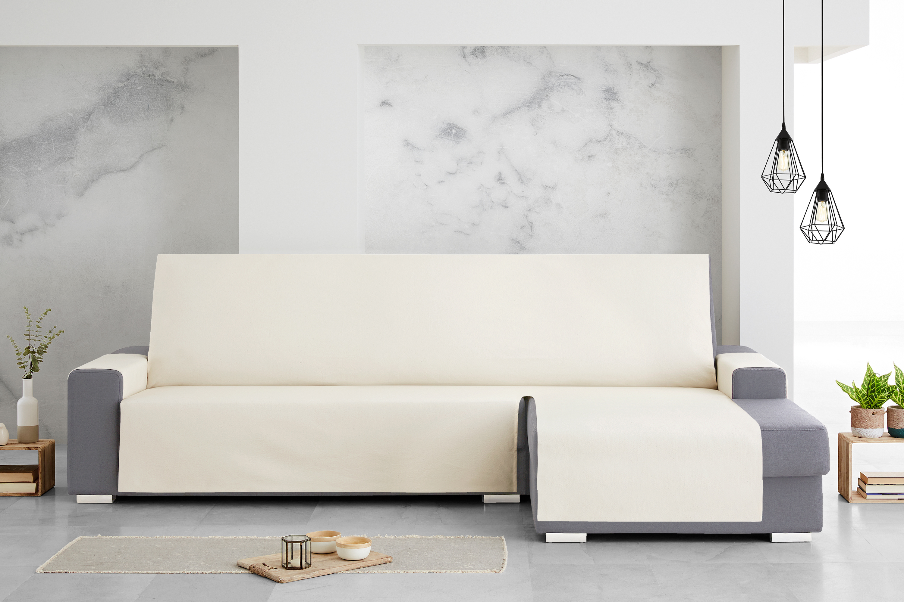 Capa protetora para sofá com chaise longue direita Extra Royale 290 cm. Cor marfim.